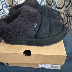 UGG  Kids' Tazzlita Sheepskin Clogs Slippers in Black